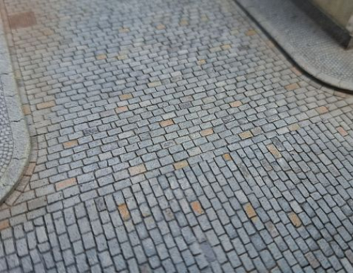 Kopfsteinpflasterstraße gerade Pflasterung T-Kreuzung